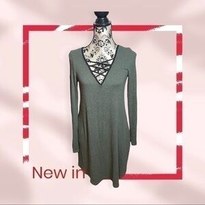 Like new only used once warm stretchy soft material with pockets